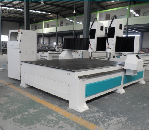 木工雕刻机长期不使用，应定期加油空转